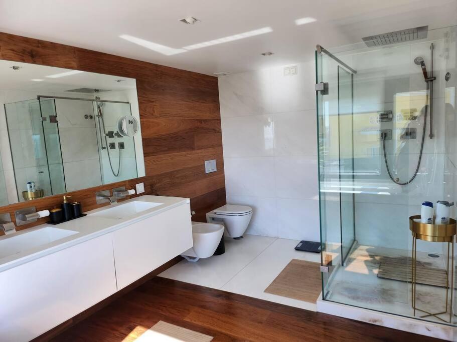 Modern With Sea & River View Pool And Gym. *