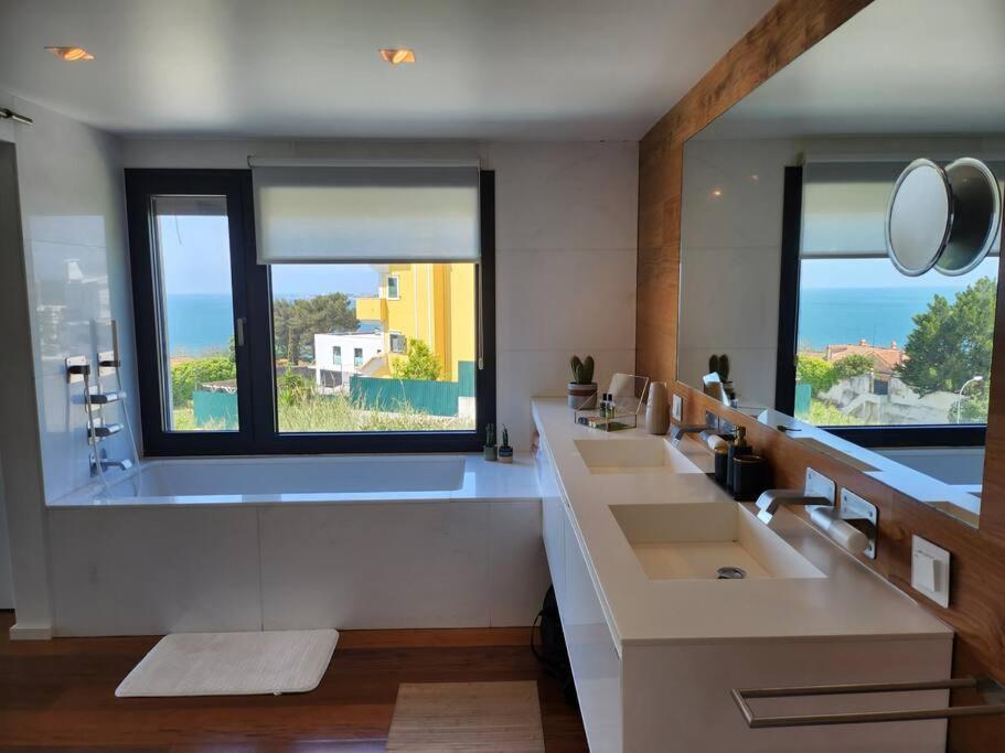 Villa Modern With Sea & River View Pool And Gym.